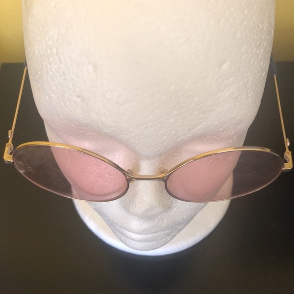 Gucci Round Thin Gold Framed Sunglasses With Case, Dust Bag, Cloth & Care Card - Picture 5 of 13